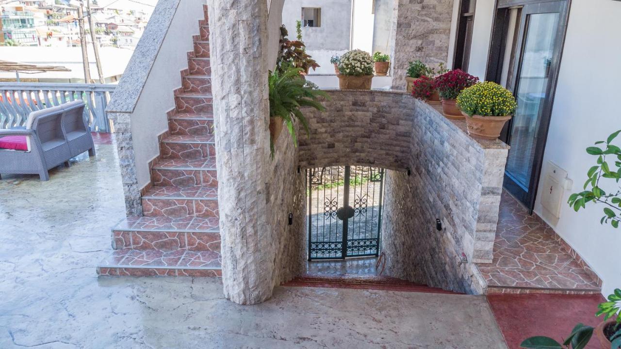Apartments Ishmi In Center Of Ulcinj Bagian luar foto