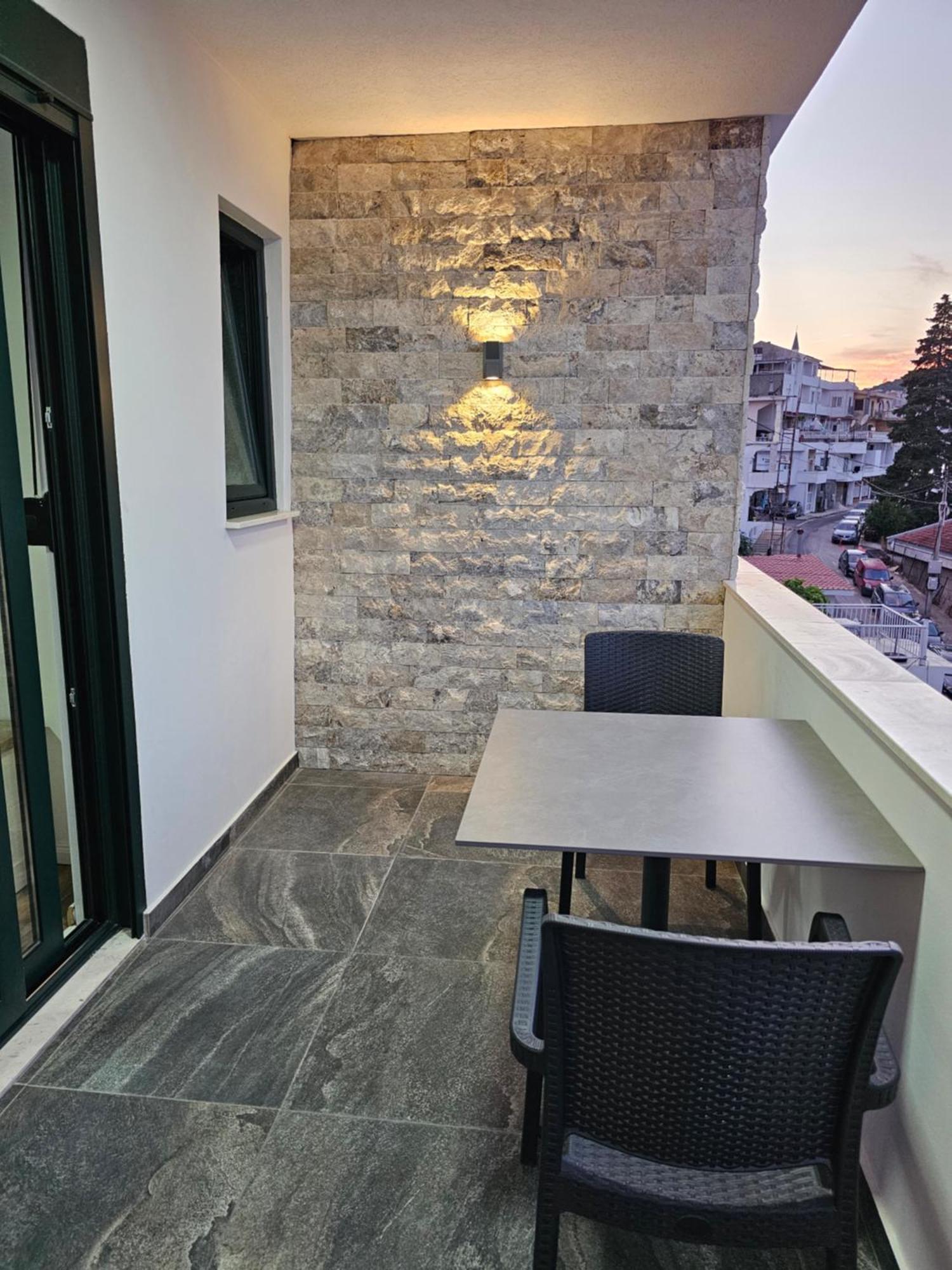 Apartments Ishmi In Center Of Ulcinj Bagian luar foto