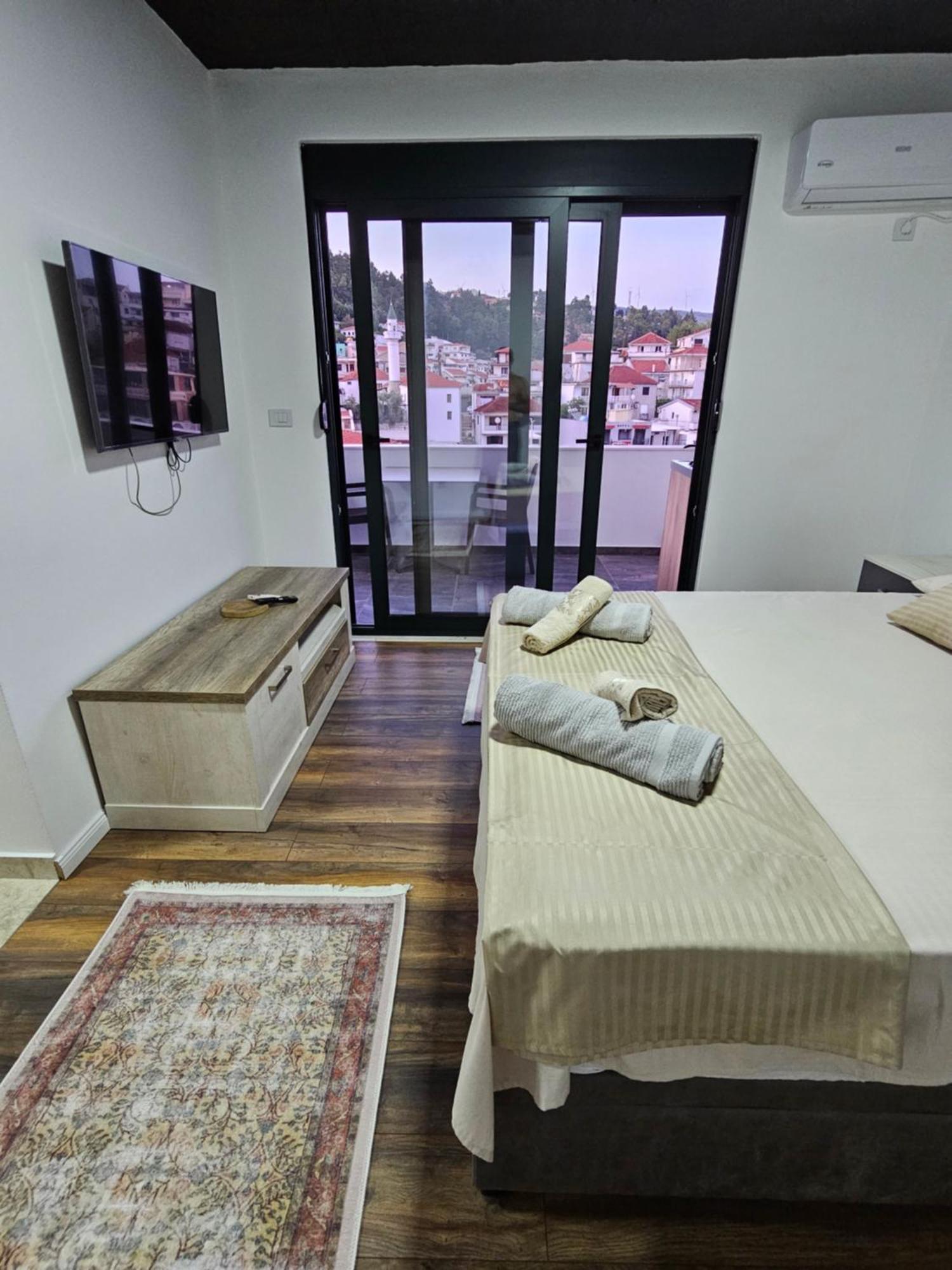 Apartments Ishmi In Center Of Ulcinj Bagian luar foto