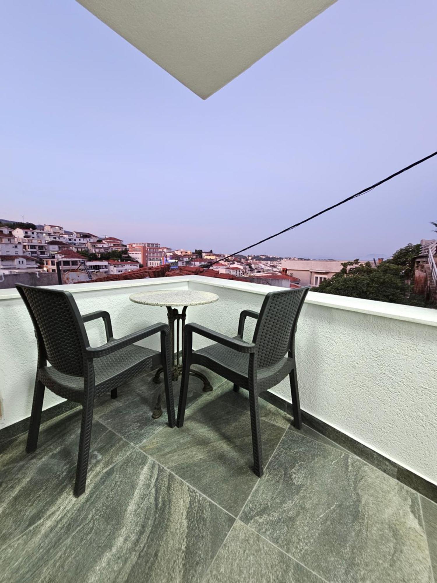 Apartments Ishmi In Center Of Ulcinj Bagian luar foto