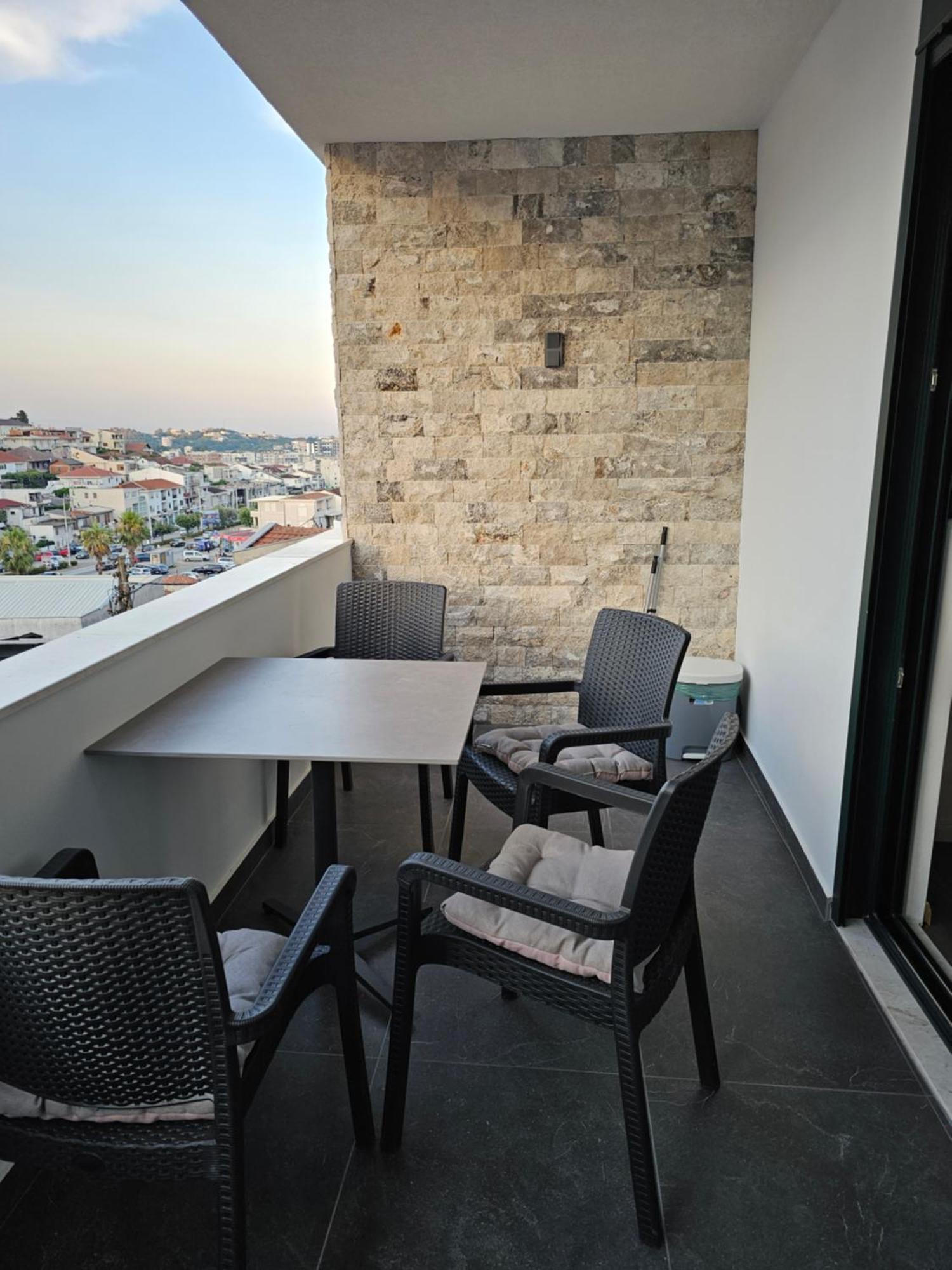 Apartments Ishmi In Center Of Ulcinj Bagian luar foto